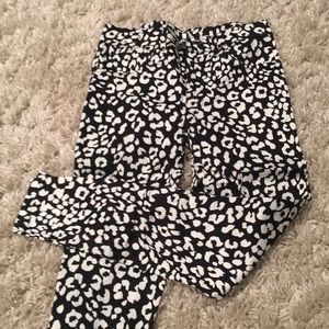 Forever 21 XS Skinny Leg Pants